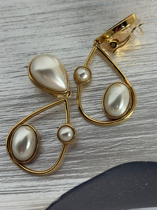 Oscar De La Renta Tear Drop Gold Frame Pearl Cabochon Drop Clip On Earrings