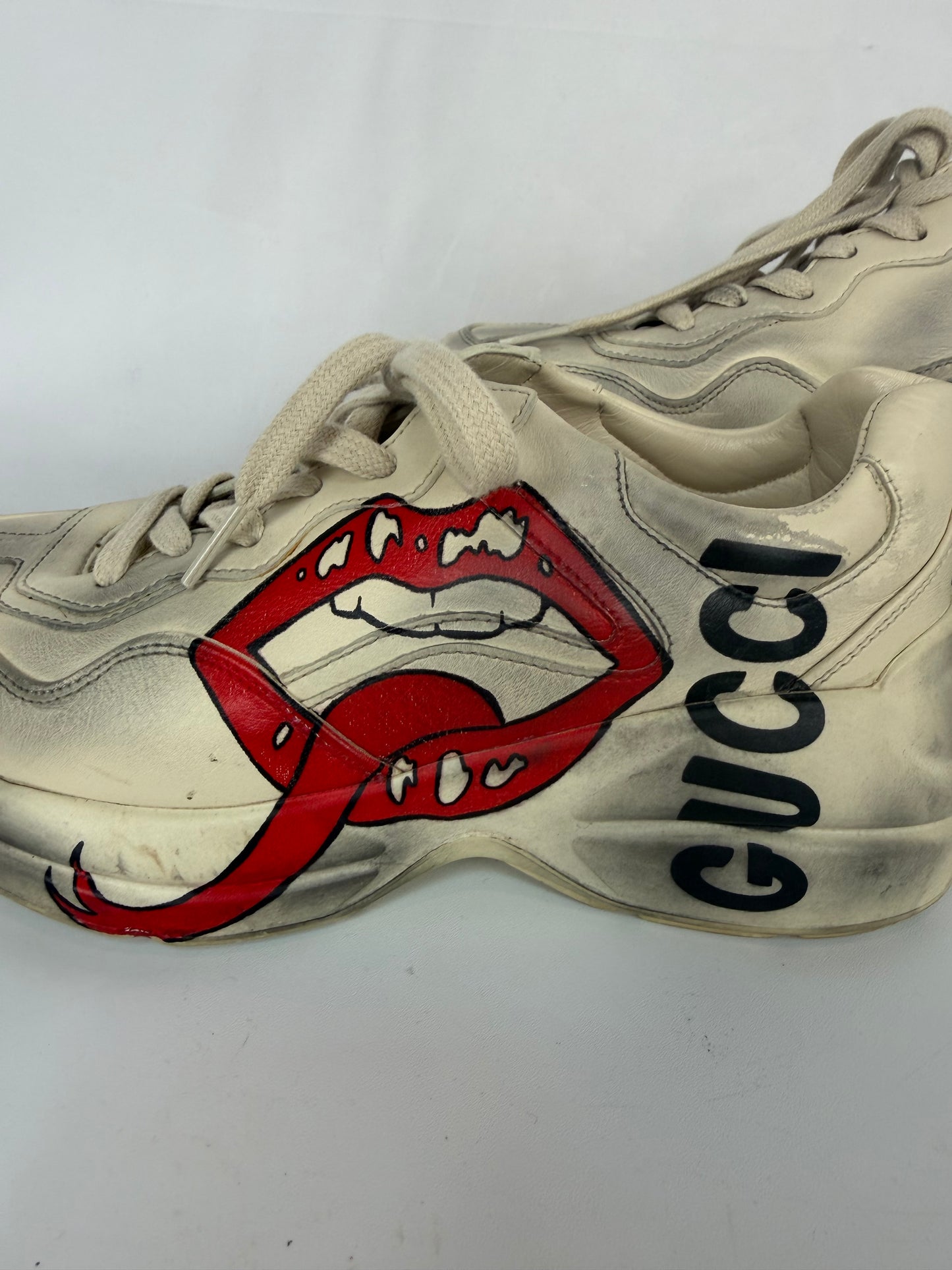 Gucci Cream & Grey Red Mouth Graphic "Rhyton" Sneakers