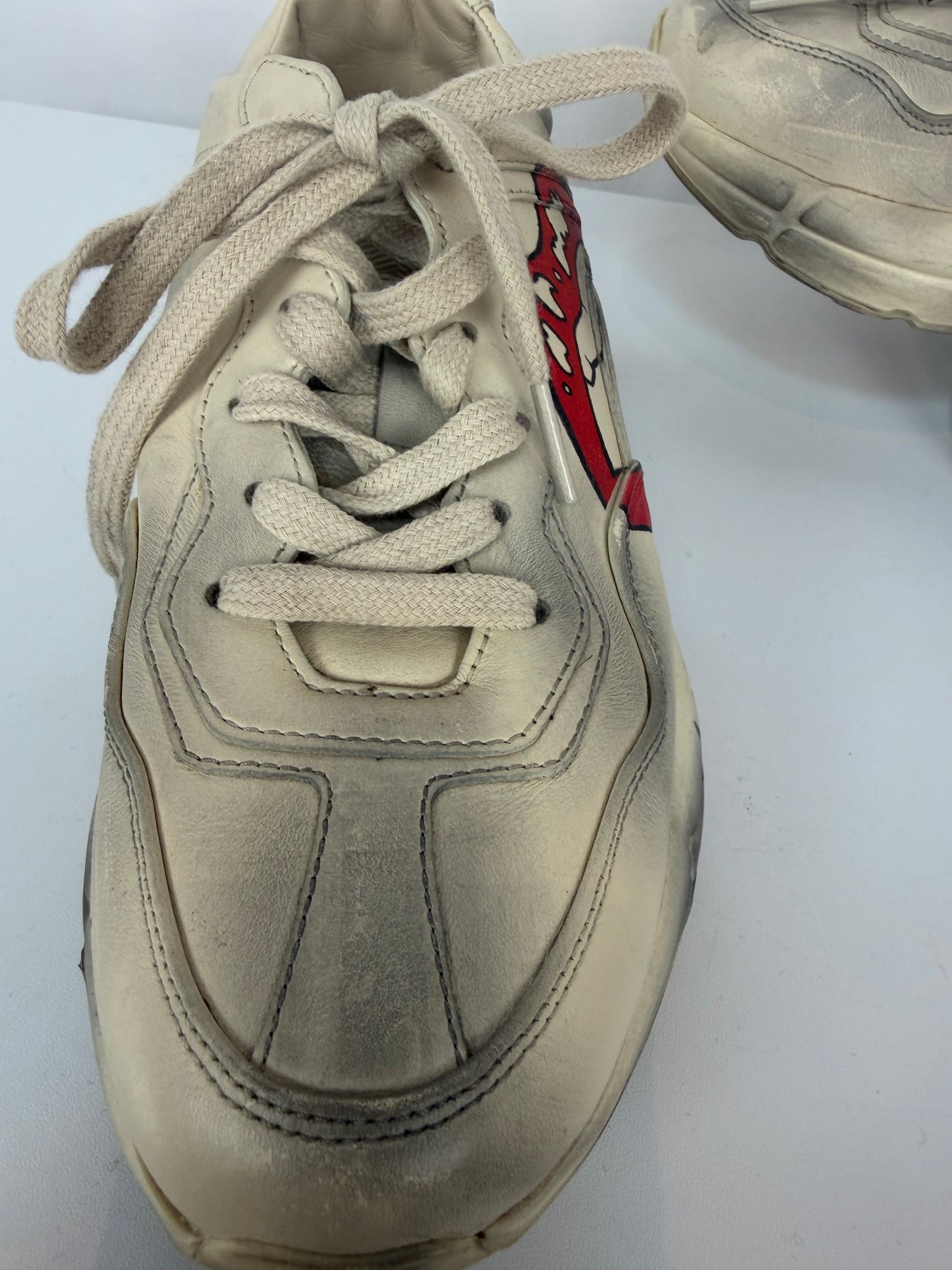 Gucci Cream & Grey Red Mouth Graphic "Rhyton" Sneakers