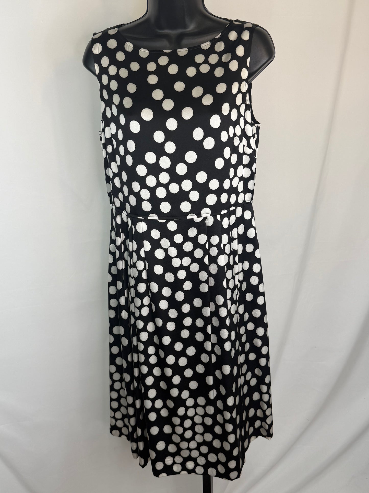 St John Silk Black & White Polka Dot Sleeveless Pleated Knee-Length Dress