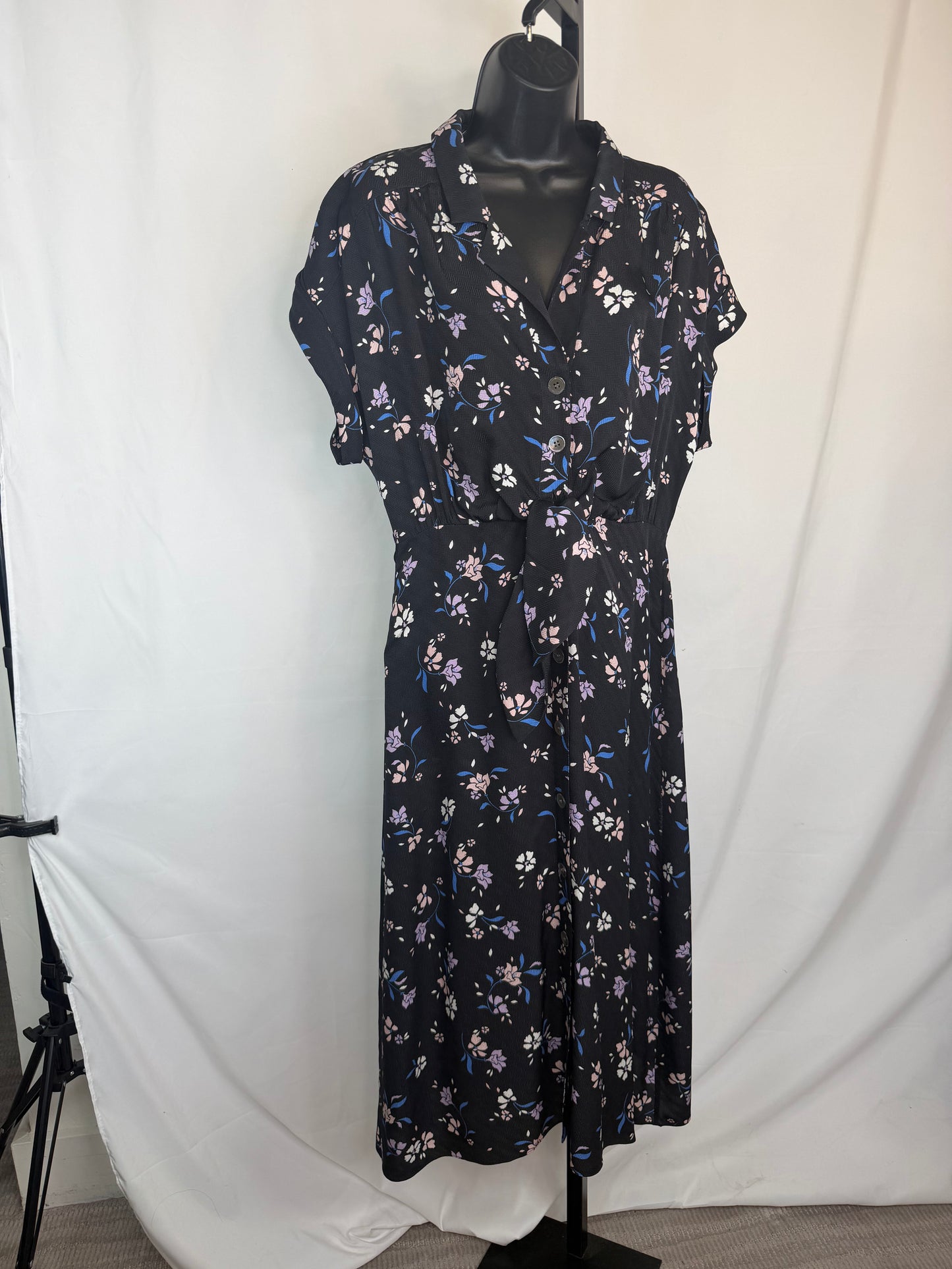 Veronica Beard Black Purple Floral Short Sleeve Button Ruffle Midi Dress