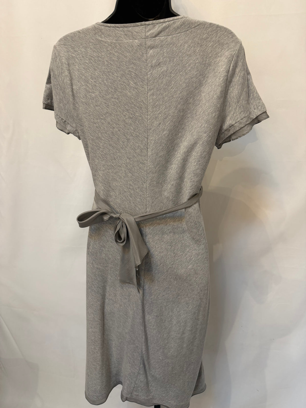 Brunello Cucinelli Grey Silk Trim Short Sleeve Knee-Length Dress w Tie Waist