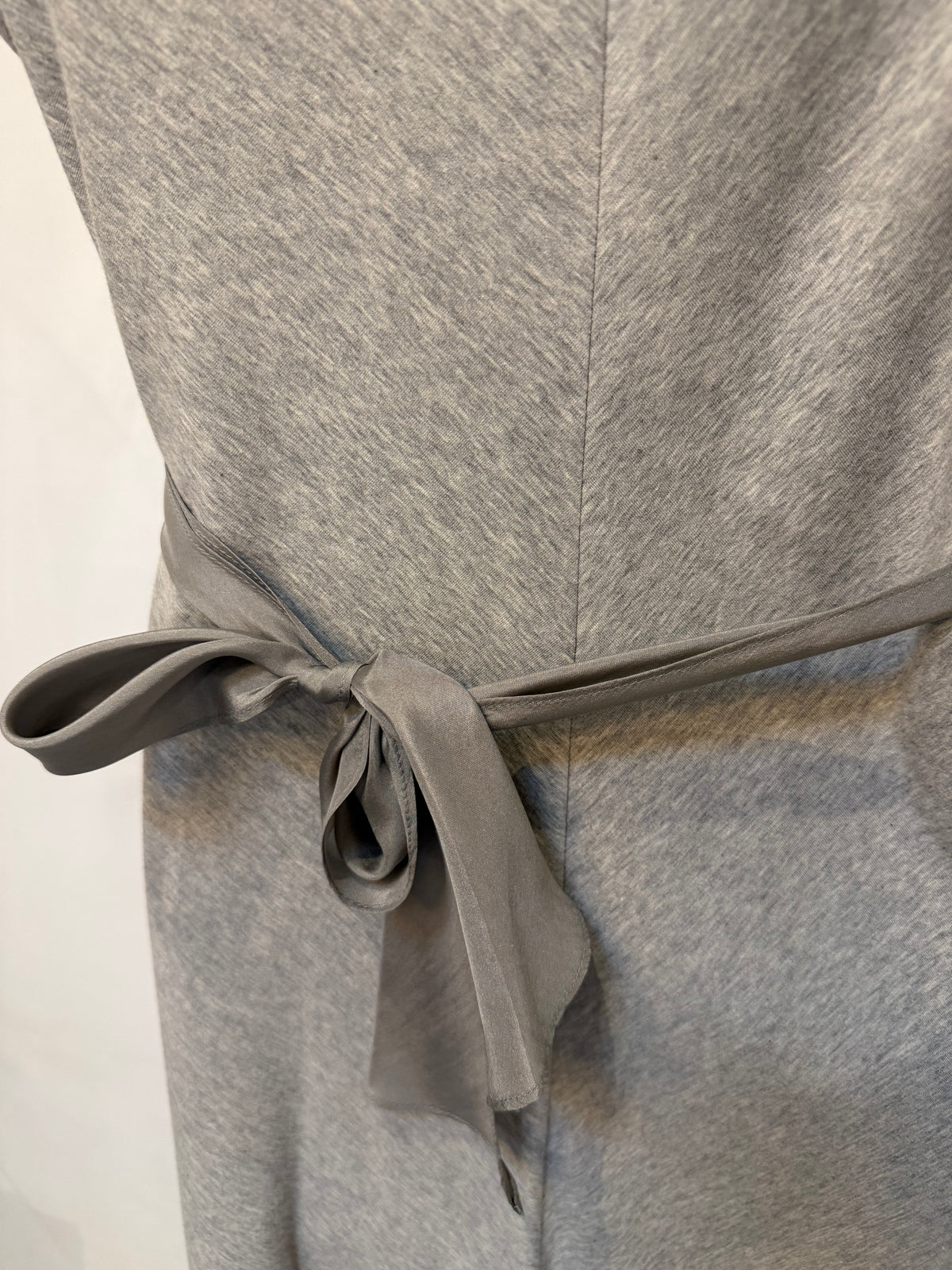 Brunello Cucinelli Grey Silk Trim Short Sleeve Knee-Length Dress w Tie Waist