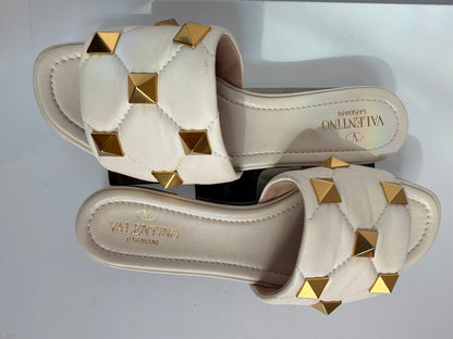 DUSTBAG - Valentino Cream Rockstud Roman Stud Quilted Leather Slides