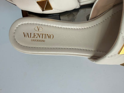 DUSTBAG - Valentino Cream Rockstud Roman Stud Quilted Leather Slides