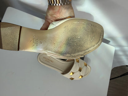 DUSTBAG - Valentino Cream Rockstud Roman Stud Quilted Leather Slides