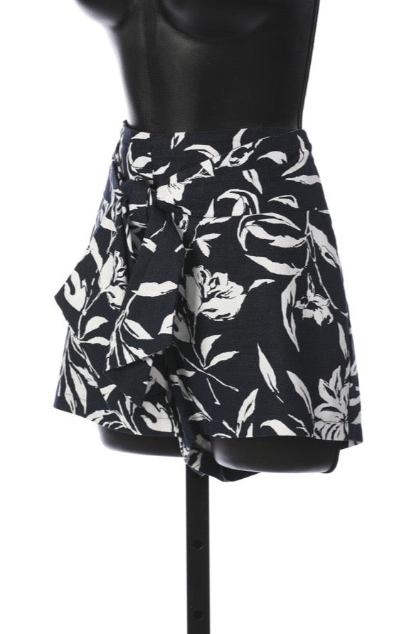 J.O.A Navy & White Linen Floral Shorts w Waist Tie