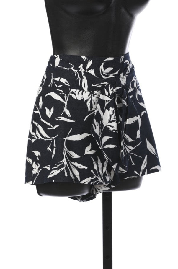 J.O.A Navy & White Linen Floral Shorts w Waist Tie