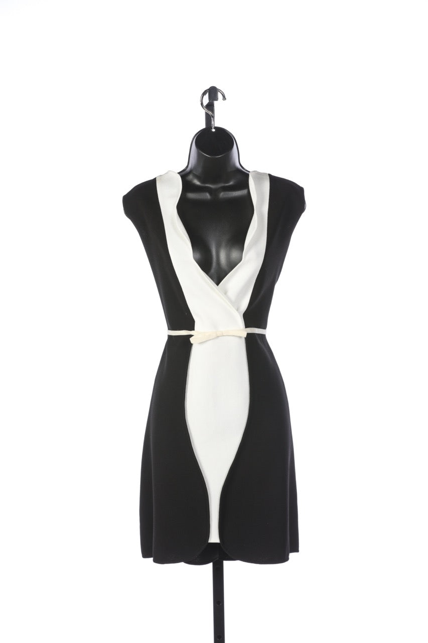 Giambattista Valli Black & White Colorblock Sleeveless Knee-Length Dress with Bow Tie Waist