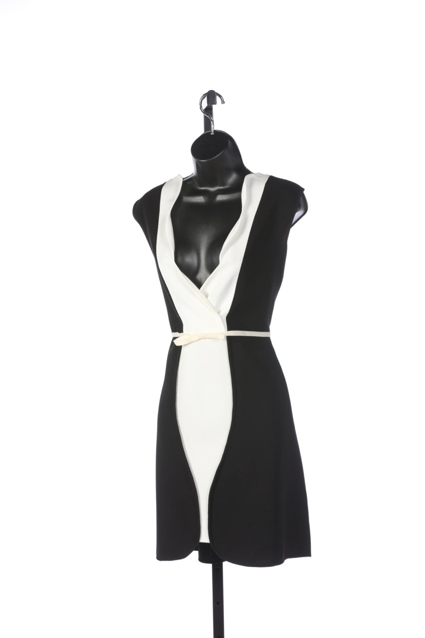 Giambattista Valli Black & White Colorblock Sleeveless Knee-Length Dress with Bow Tie Waist