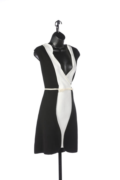 Giambattista Valli Black & White Colorblock Sleeveless Knee-Length Dress with Bow Tie Waist