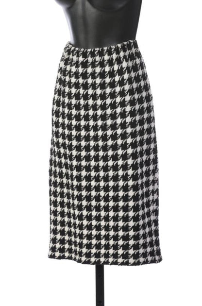 Chanel Black & White Houndstooth Tweed Knee-Length Skirt with Elastic Hem (Part of Set)