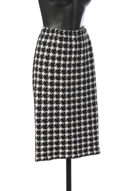 Chanel Black & White Houndstooth Tweed Knee-Length Skirt with Elastic Hem (Part of Set)