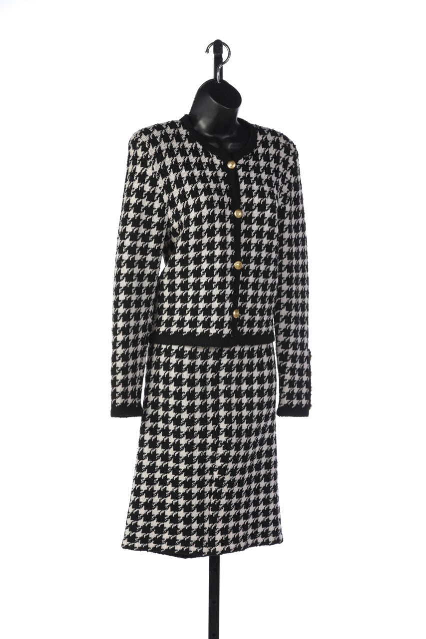 Chanel Black & White Houndstooth Tweed Knee-Length Skirt with Elastic Hem (Part of Set)