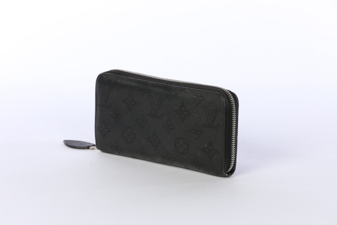 COMES WITH BOX - Louis Vuitton Black Mahina Zippy Wallet