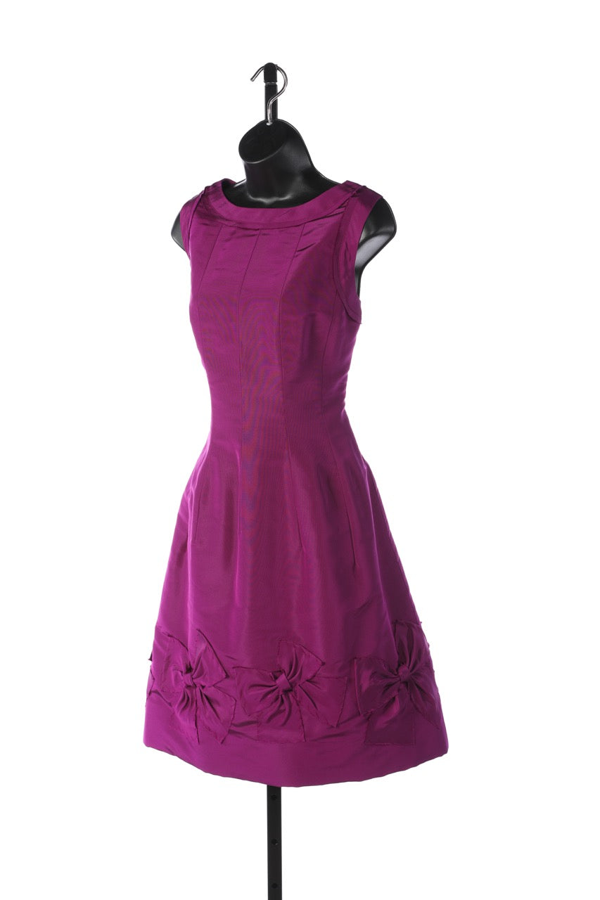 Oscar De La Renta Purple Sleeveless Structured Knee-Length Dress w/ Bows on Bottom